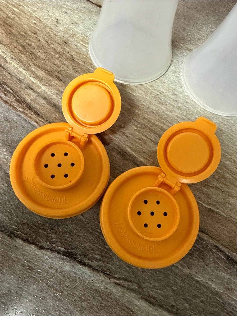 Tupperware Salt n Pepper Shakers - Picture 6 of 6